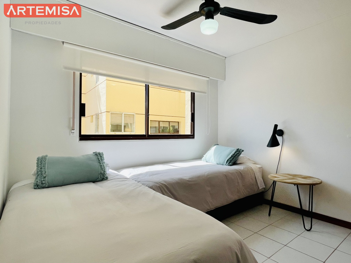 Apartamento ID.533 - Apartamento de 2 Dormitorios en playa El Emir, Punta del Este - Venta y Alquiler de Verano