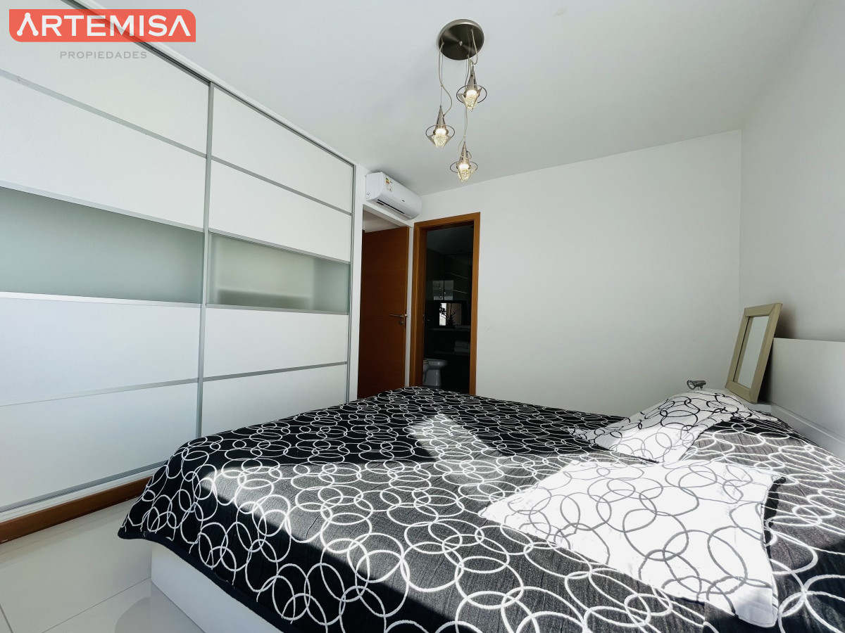 Apartamento ID.565 - Apartamento de 2 Dormitorios y Parrillero Frente a Playa Brava, Punta del Este