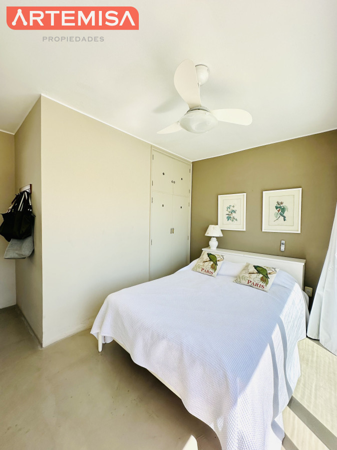 Apartamento ID.616 - Alquiler y venta de apartamento con vista al Mar en Península de 3 dormitorios mas dependencia