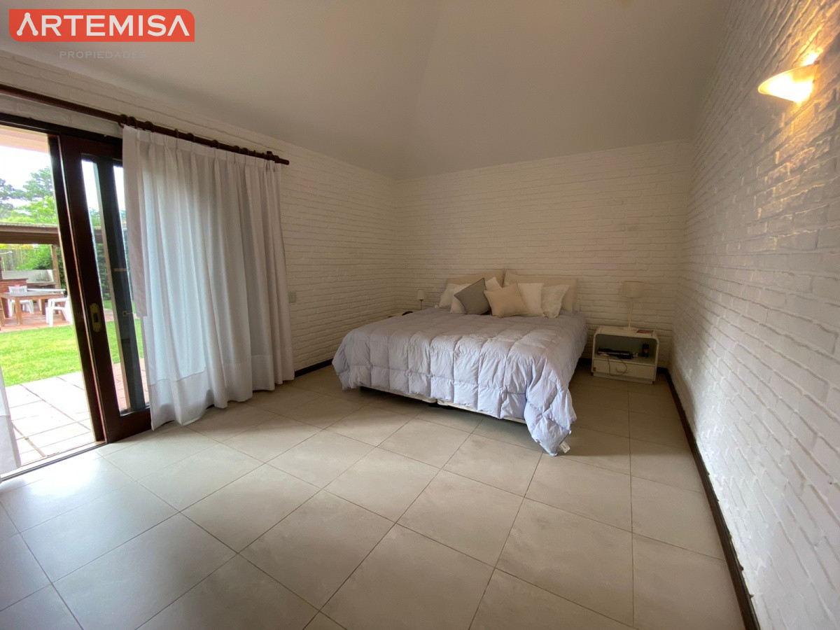 Casa ID.764 - Alquiler temporario de casa de tres dormitorios con piscina en Barrio Lugano a pasos de Punta Shopping, Punta del Este