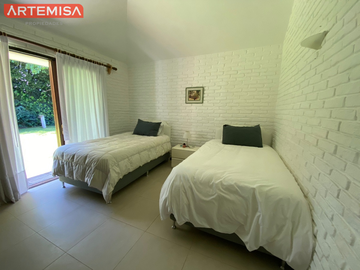 Casa ID.764 - Alquiler temporario de casa de tres dormitorios con piscina en Barrio Lugano a pasos de Punta Shopping, Punta del Este