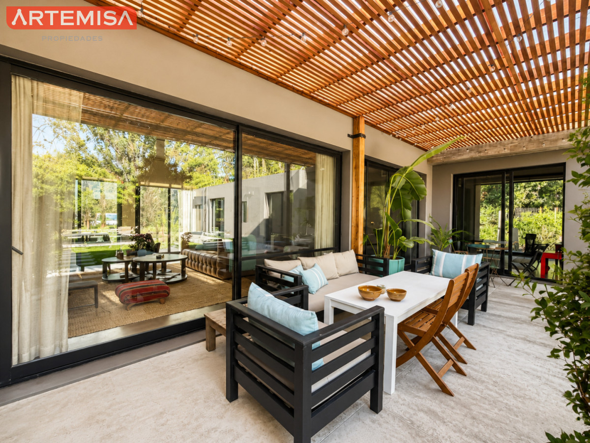 Casa ID.713 - Excelente Casa de 3 Dormitorios en Barrio Privado, La Arbolada - Punta del Este, Venta y Alquiler Anual