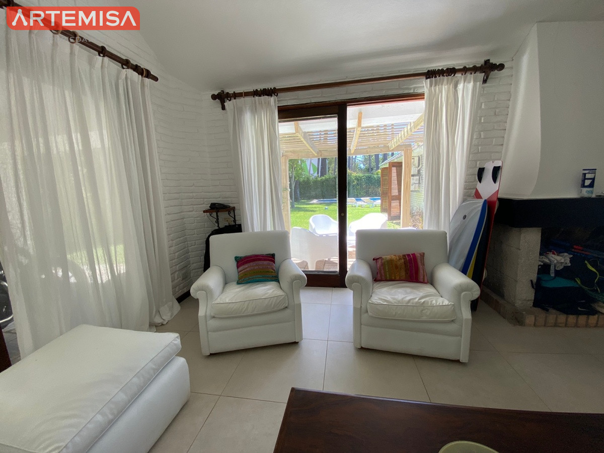 Casa ID.764 - Alquiler temporario de casa de tres dormitorios con piscina en Barrio Lugano a pasos de Punta Shopping, Punta del Este