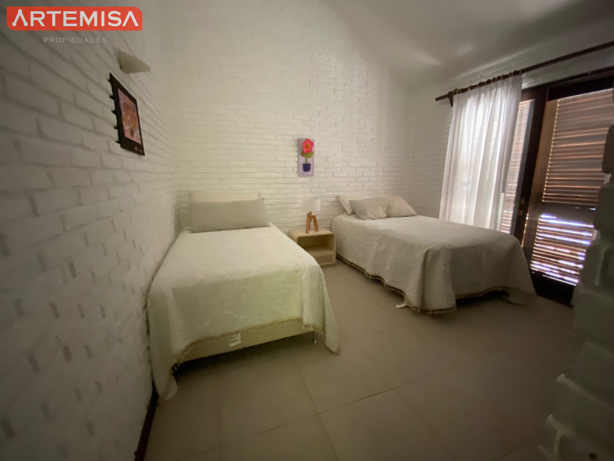 Casa ID.764 - Alquiler temporario de casa de tres dormitorios con piscina en Barrio Lugano a pasos de Punta Shopping, Punta del Este