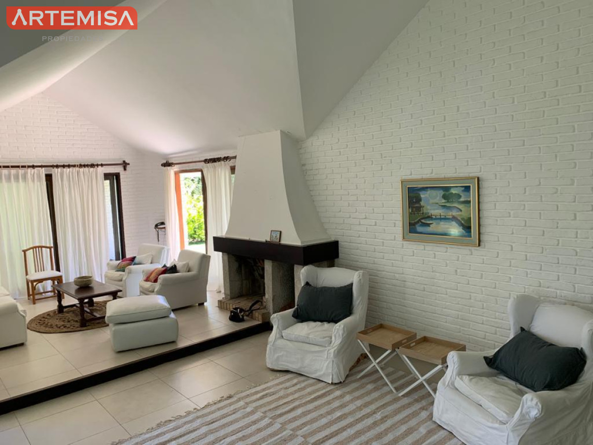 Casa ID.764 - Alquiler temporario de casa de tres dormitorios con piscina en Barrio Lugano a pasos de Punta Shopping, Punta del Este