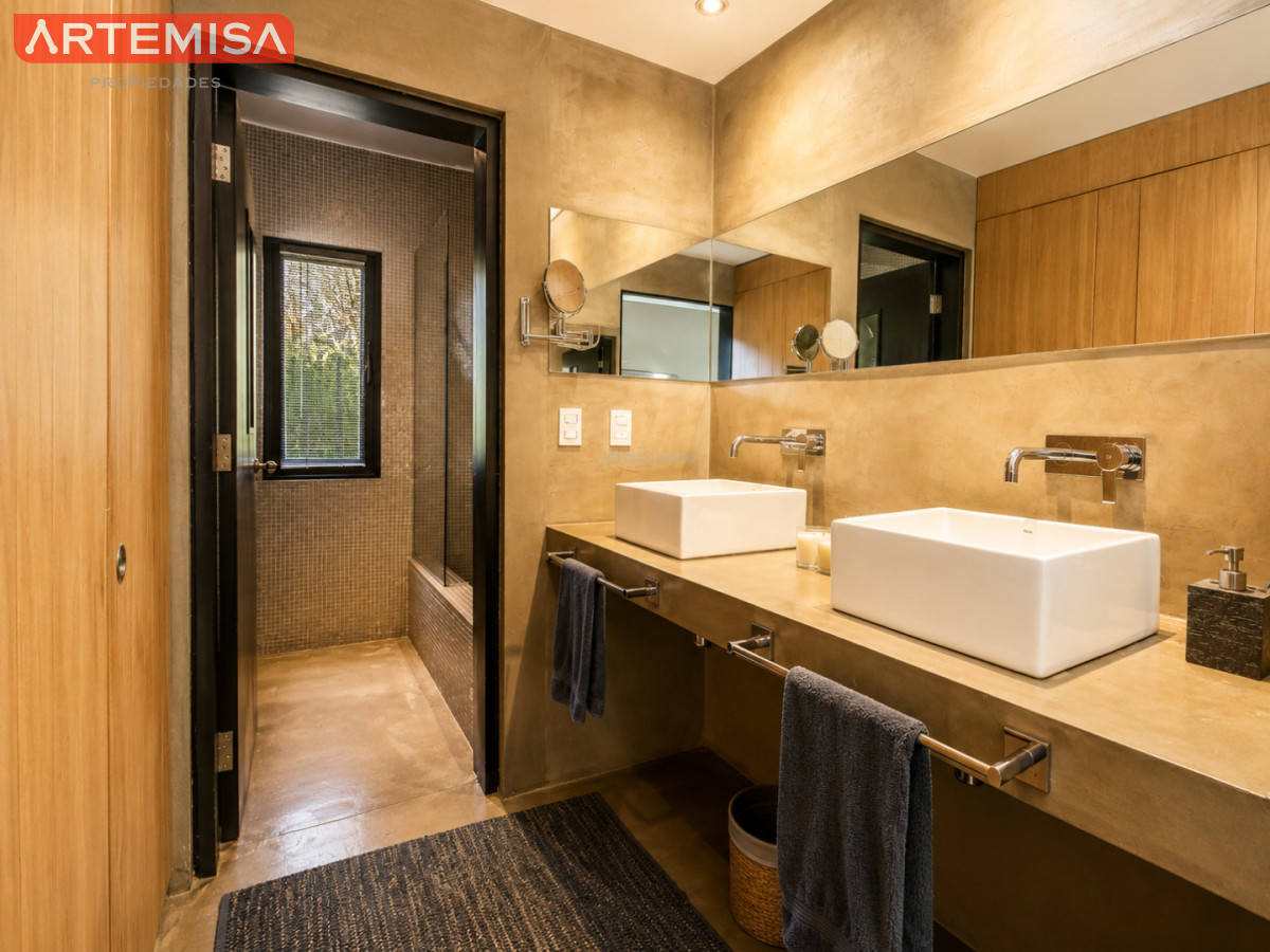 Casa ID.713 - Excelente Casa de 3 Dormitorios en Barrio Privado, La Arbolada - Punta del Este, Venta y Alquiler Anual
