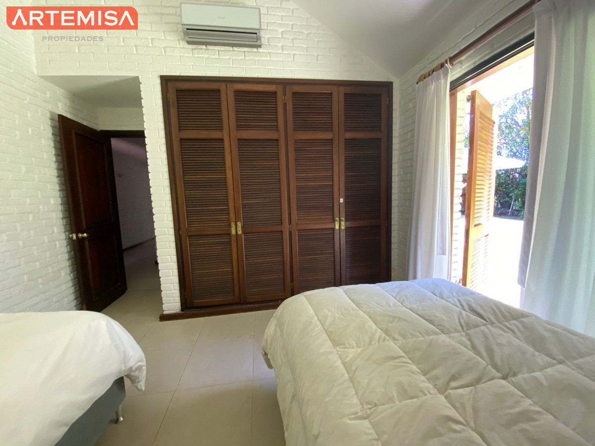 Casa ID.764 - Alquiler temporario de casa de tres dormitorios con piscina en Barrio Lugano a pasos de Punta Shopping, Punta del Este