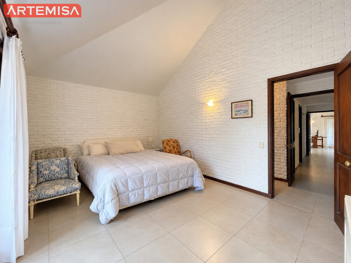Casa ID.764 - Alquiler temporario de casa de tres dormitorios con piscina en Barrio Lugano a pasos de Punta Shopping, Punta del Este
