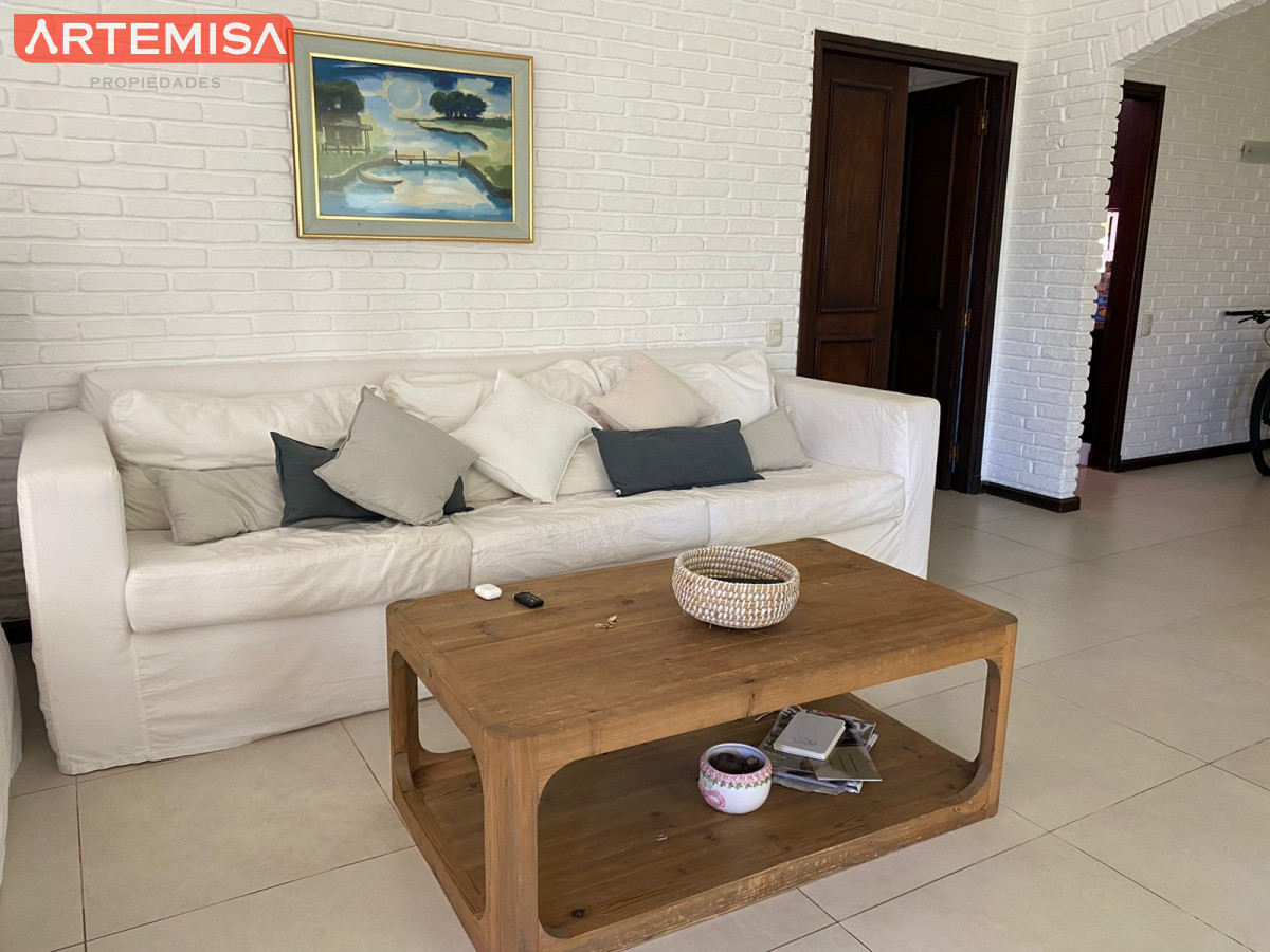 Casa ID.764 - Alquiler temporario de casa de tres dormitorios con piscina en Barrio Lugano a pasos de Punta Shopping, Punta del Este