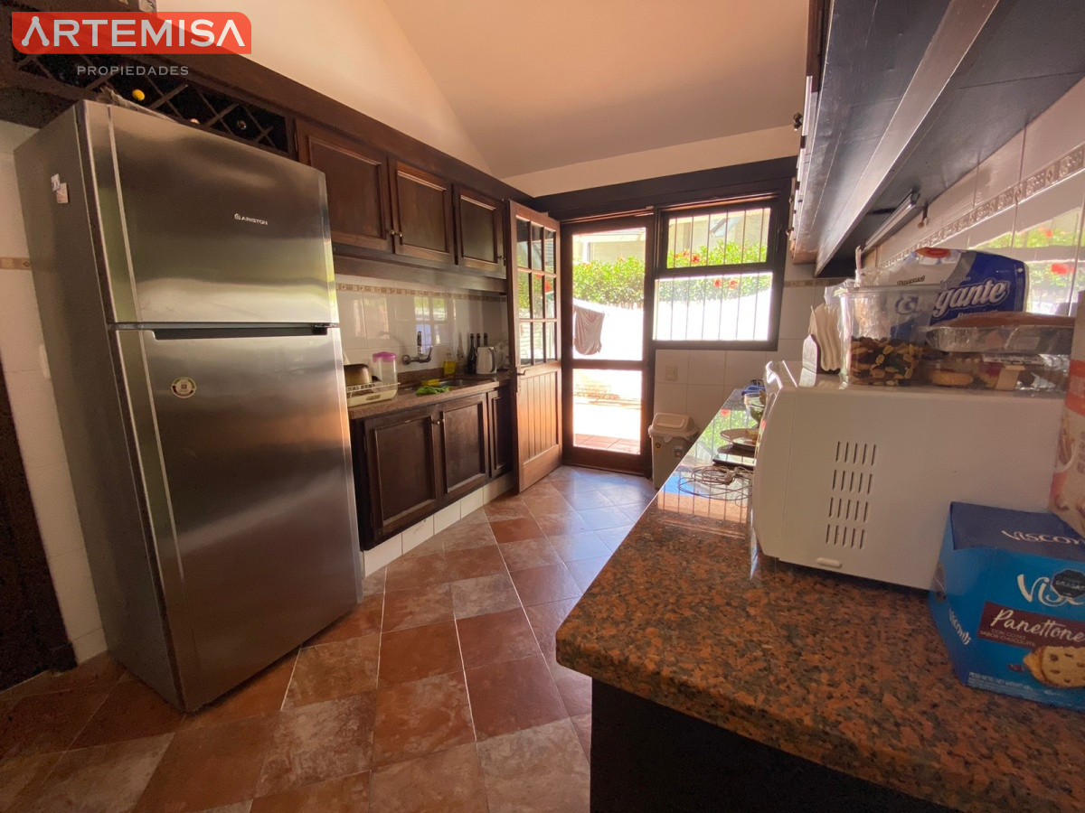 Casa ID.764 - Alquiler temporario de casa de tres dormitorios con piscina en Barrio Lugano a pasos de Punta Shopping, Punta del Este