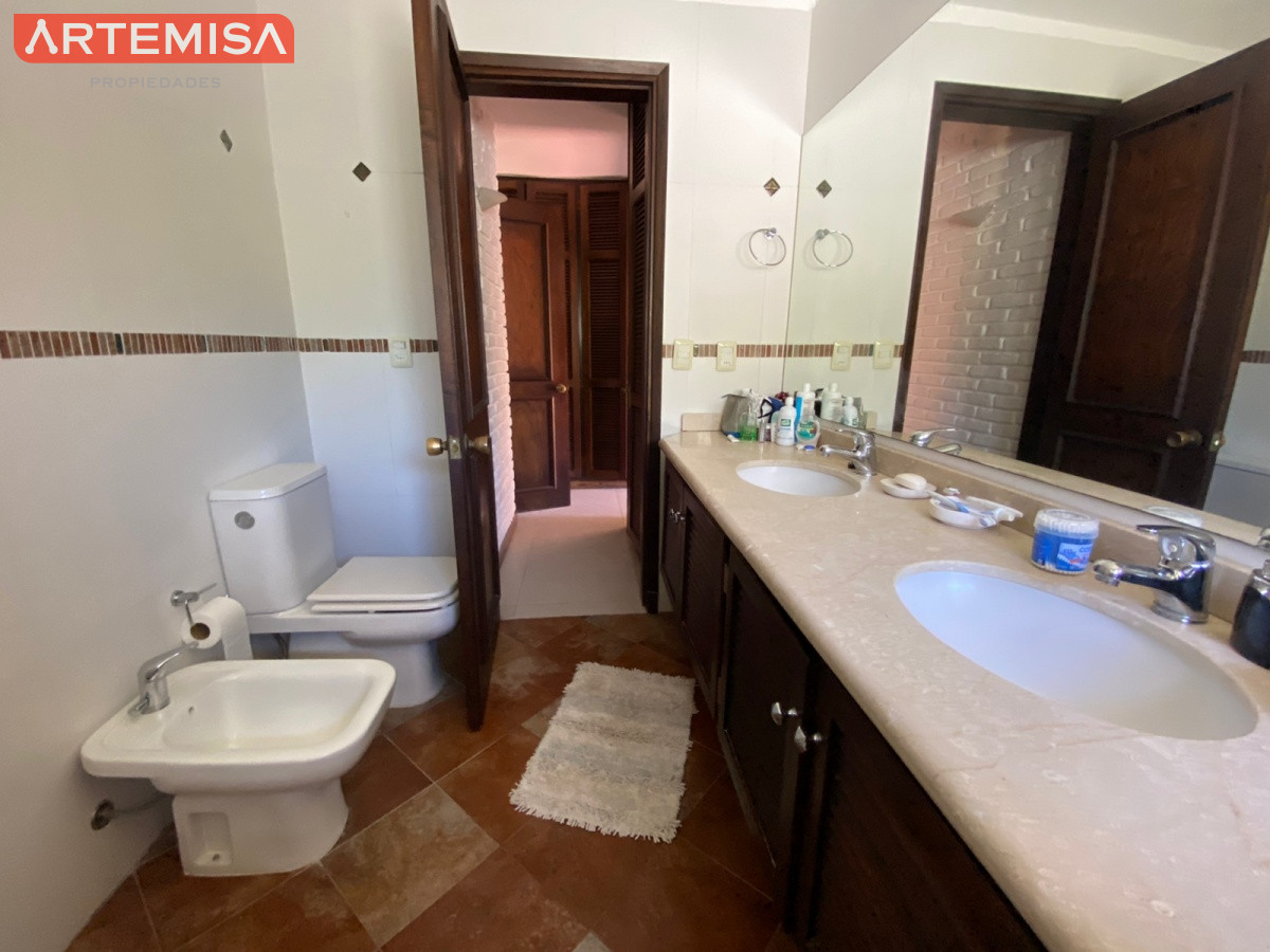 Casa ID.764 - Alquiler temporario de casa de tres dormitorios con piscina en Barrio Lugano a pasos de Punta Shopping, Punta del Este