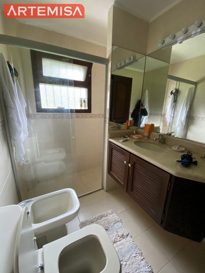 Casa ID.764 - Alquiler temporario de casa de tres dormitorios con piscina en Barrio Lugano a pasos de Punta Shopping, Punta del Este