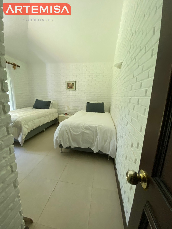 Casa ID.764 - Alquiler temporario de casa de tres dormitorios con piscina en Barrio Lugano a pasos de Punta Shopping, Punta del Este