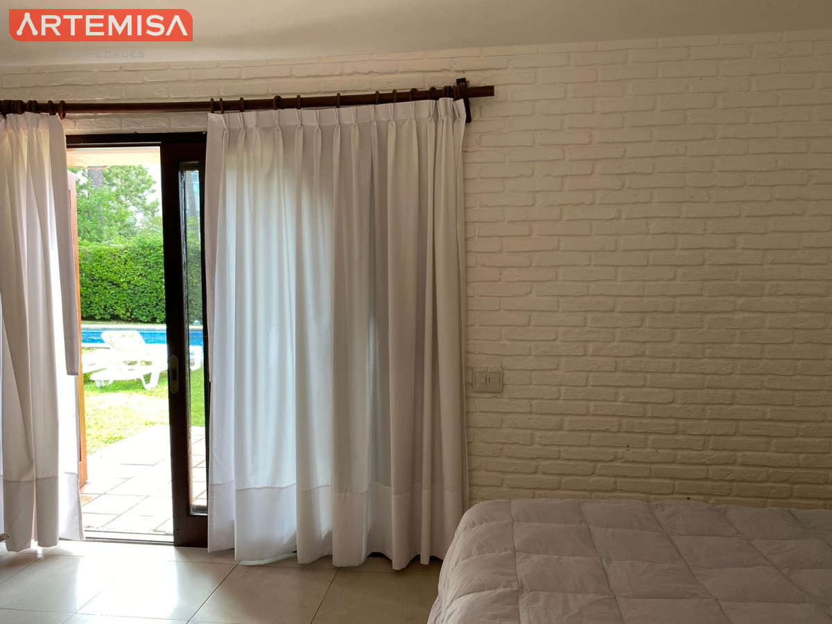 Casa ID.764 - Alquiler temporario de casa de tres dormitorios con piscina en Barrio Lugano a pasos de Punta Shopping, Punta del Este