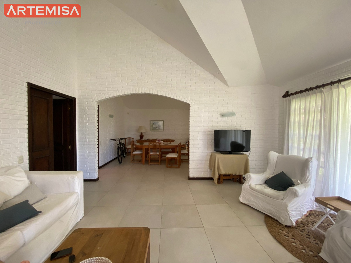 Casa ID.764 - Alquiler temporario de casa de tres dormitorios con piscina en Barrio Lugano a pasos de Punta Shopping, Punta del Este