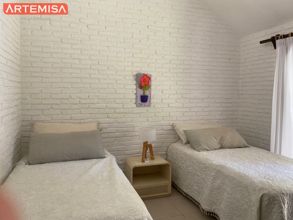 Casa ID.764 - Alquiler temporario de casa de tres dormitorios con piscina en Barrio Lugano a pasos de Punta Shopping, Punta del Este