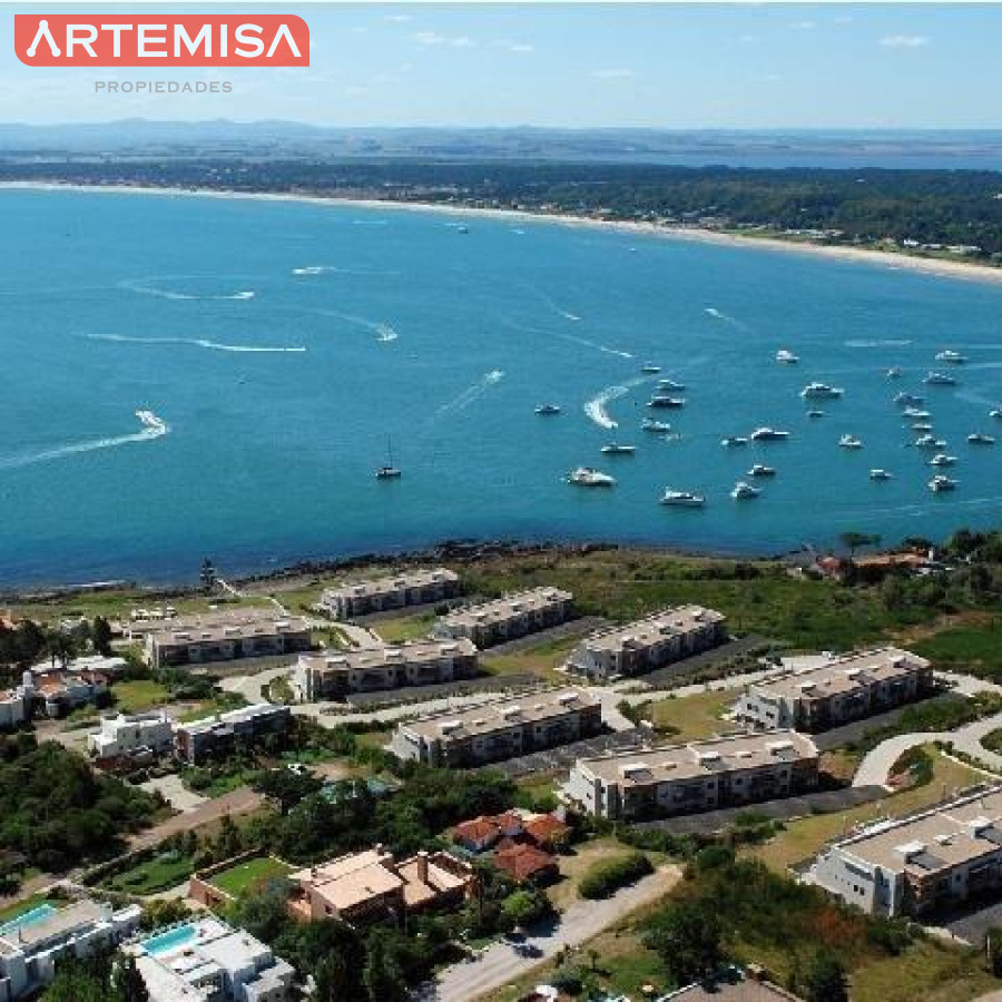 Apartamento ID.634 - Venta y alquiler de apartamento de dos dormitorios con parrillero de uso exclusivo en Punta Ballena