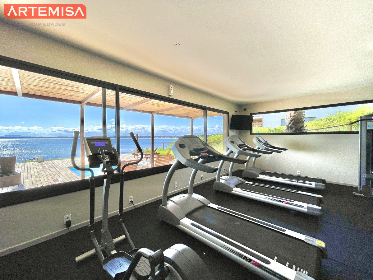 Apartamento ID.634 - Venta y alquiler de apartamento de dos dormitorios con parrillero de uso exclusivo en Punta Ballena