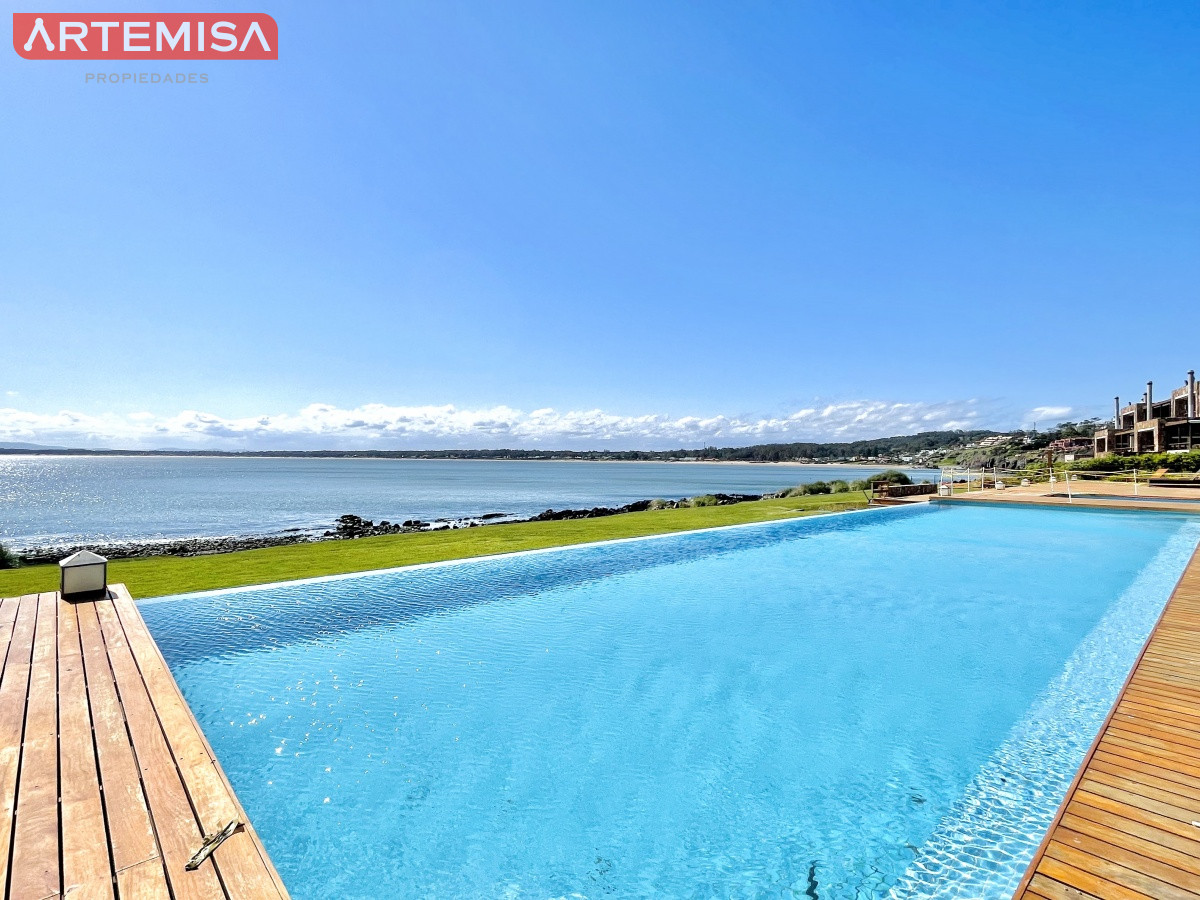 Apartamento ID.634 - Venta y alquiler de apartamento de dos dormitorios con parrillero de uso exclusivo en Punta Ballena