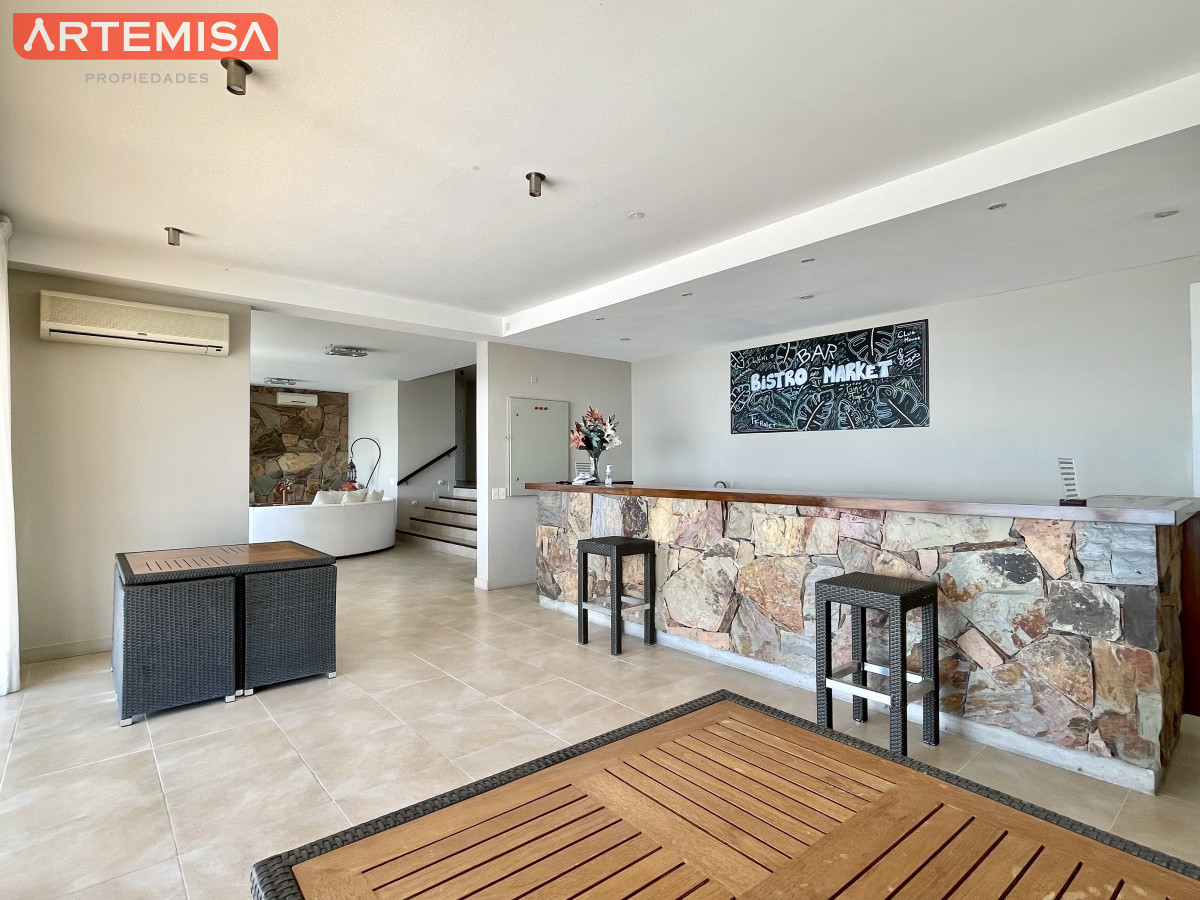 Apartamento ID.634 - Venta y alquiler de apartamento de dos dormitorios con parrillero de uso exclusivo en Punta Ballena