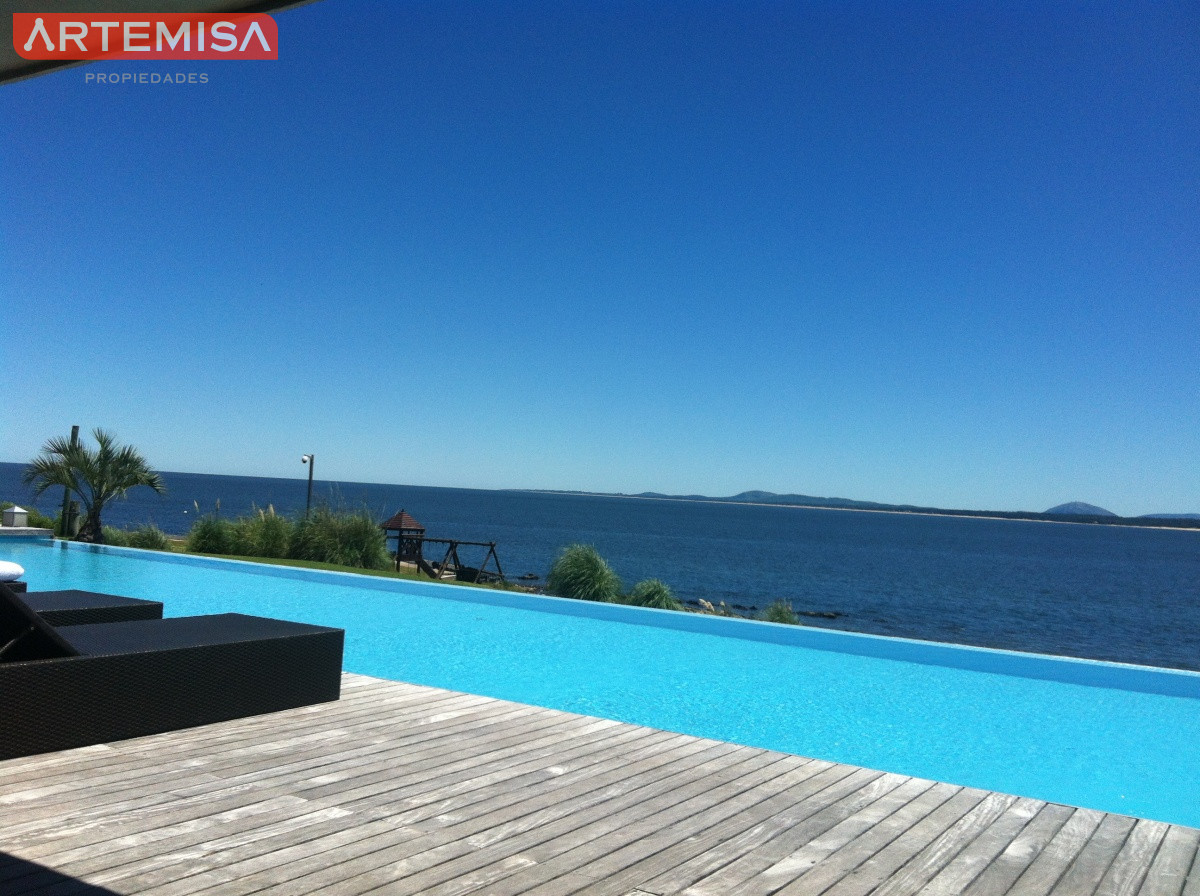 Apartamento ID.634 - Venta y alquiler de apartamento de dos dormitorios con parrillero de uso exclusivo en Punta Ballena