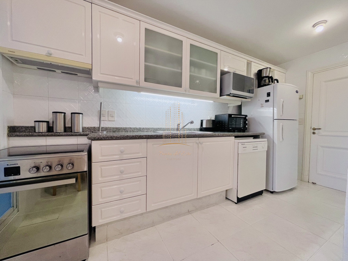 Apartamento ID.457 - Apartamento de 3 Dormitorios sobre Playa Mansa, en Venta y Alquiler, Punta del Este