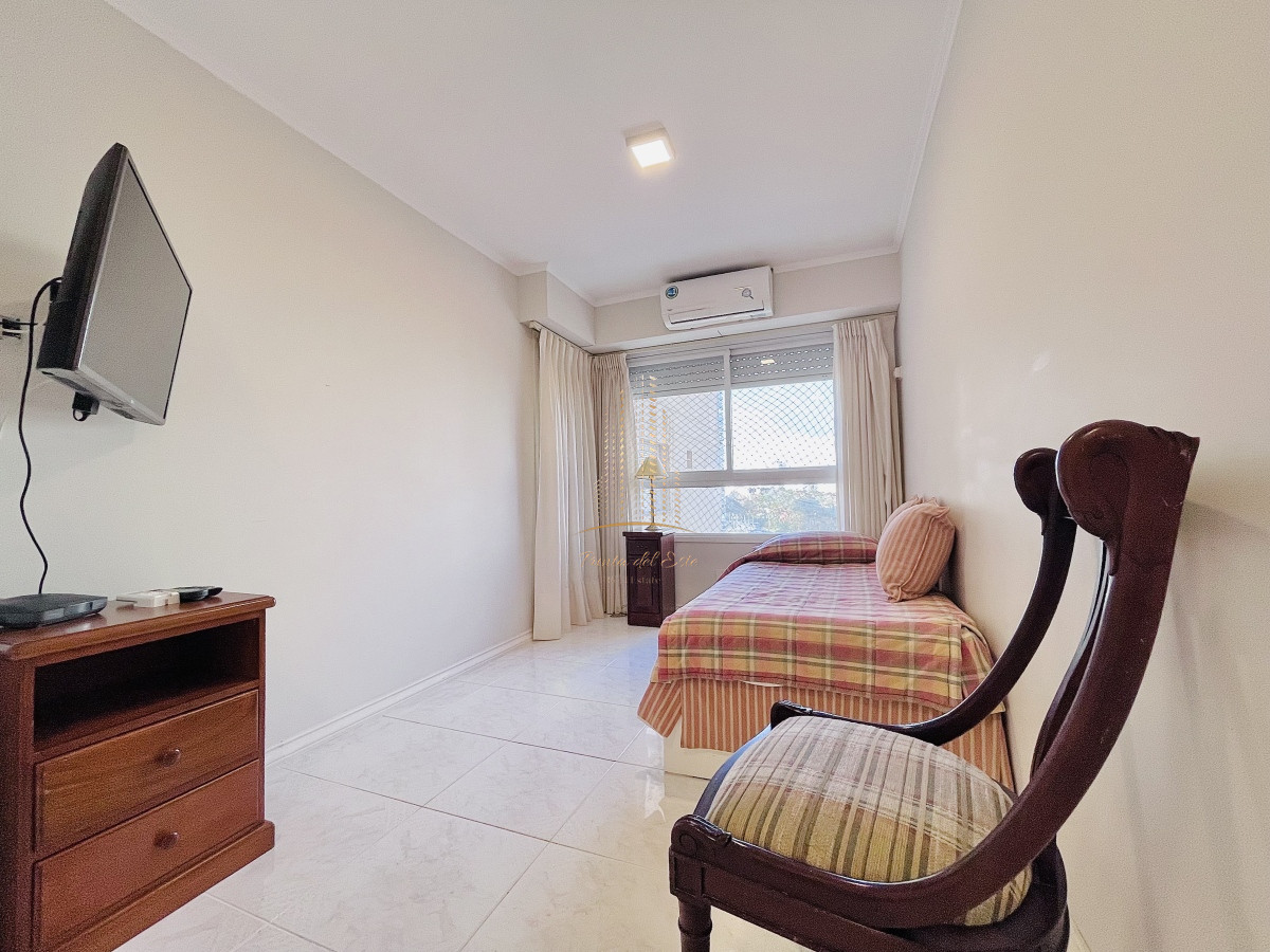 Apartamento ID.457 - Apartamento de 3 Dormitorios sobre Playa Mansa, en Venta y Alquiler, Punta del Este