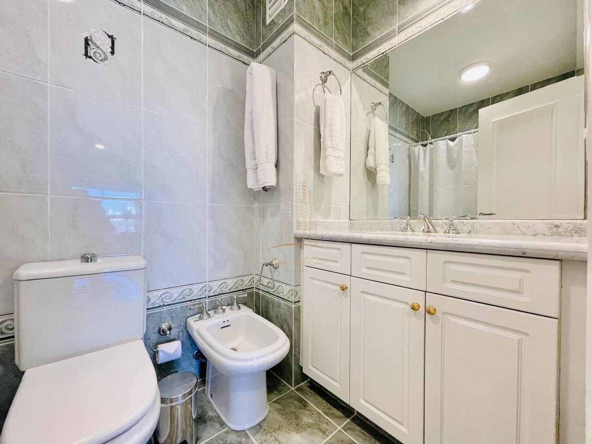 Apartamento ID.457 - Apartamento de 3 Dormitorios sobre Playa Mansa, en Venta y Alquiler, Punta del Este