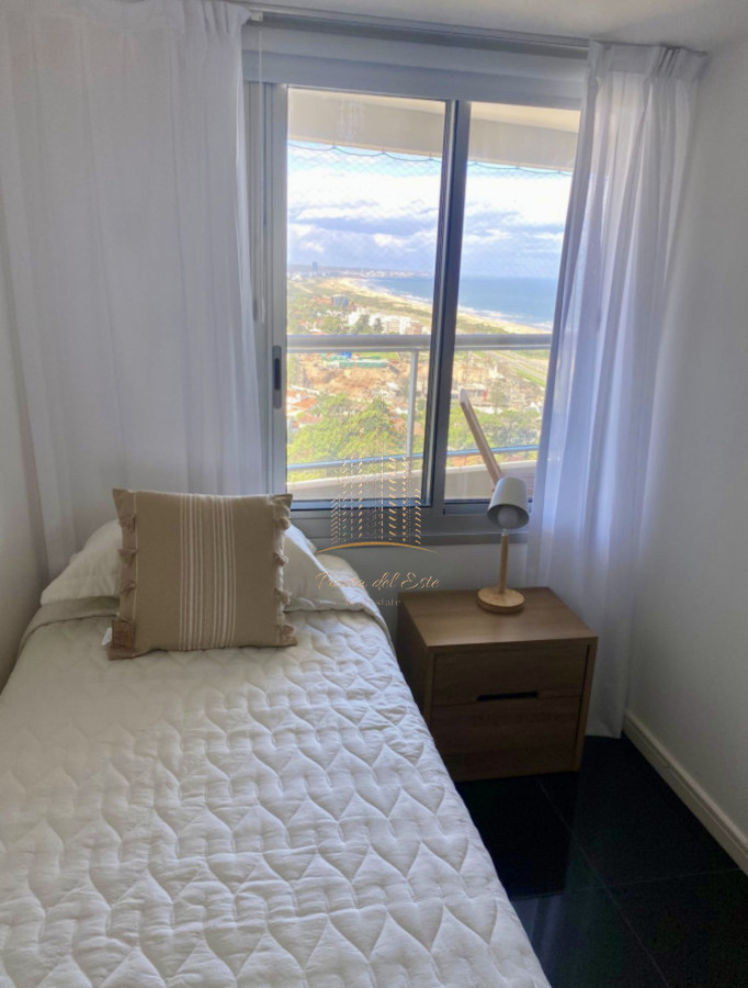 Apartamento ID.1050 - Alquiler temporal de apartamento piso alto de 2 dormitorios más servicio en playa brava 