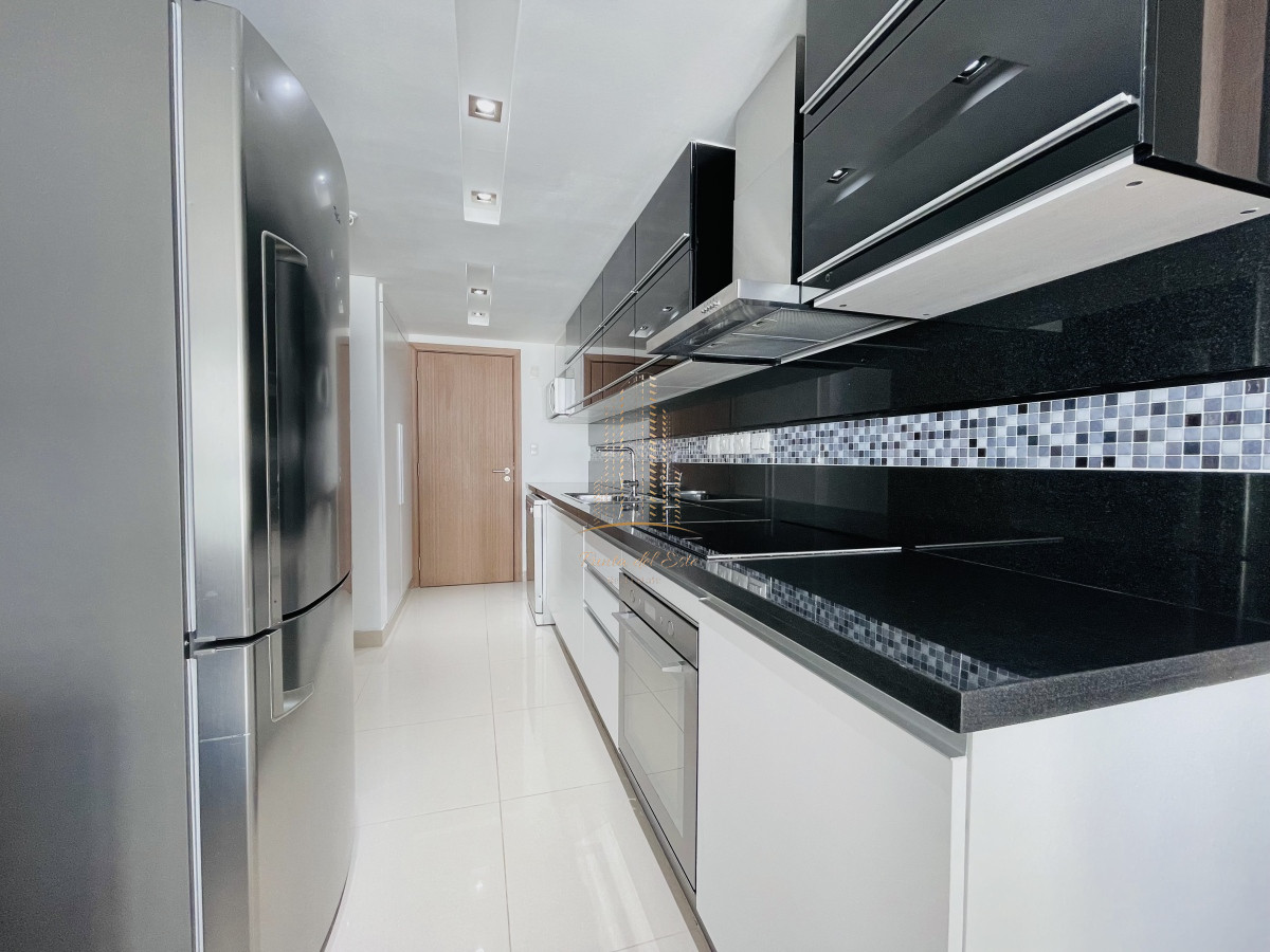 Apartamento ID.452 - Apartamento en venta con Parrillero en Playa Brava, Punta del Este 