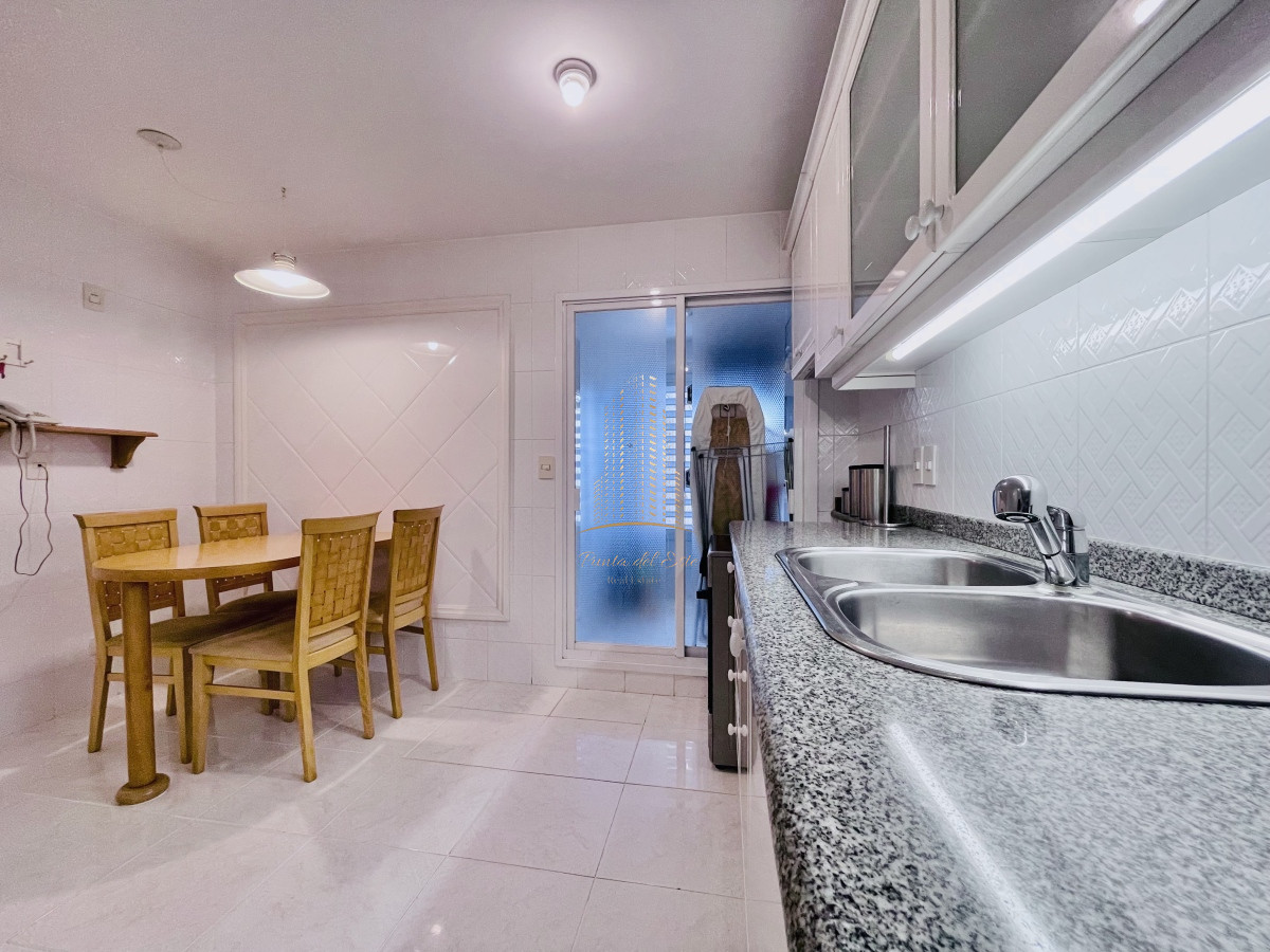 Apartamento ID.457 - Apartamento de 3 Dormitorios sobre Playa Mansa, en Venta y Alquiler, Punta del Este