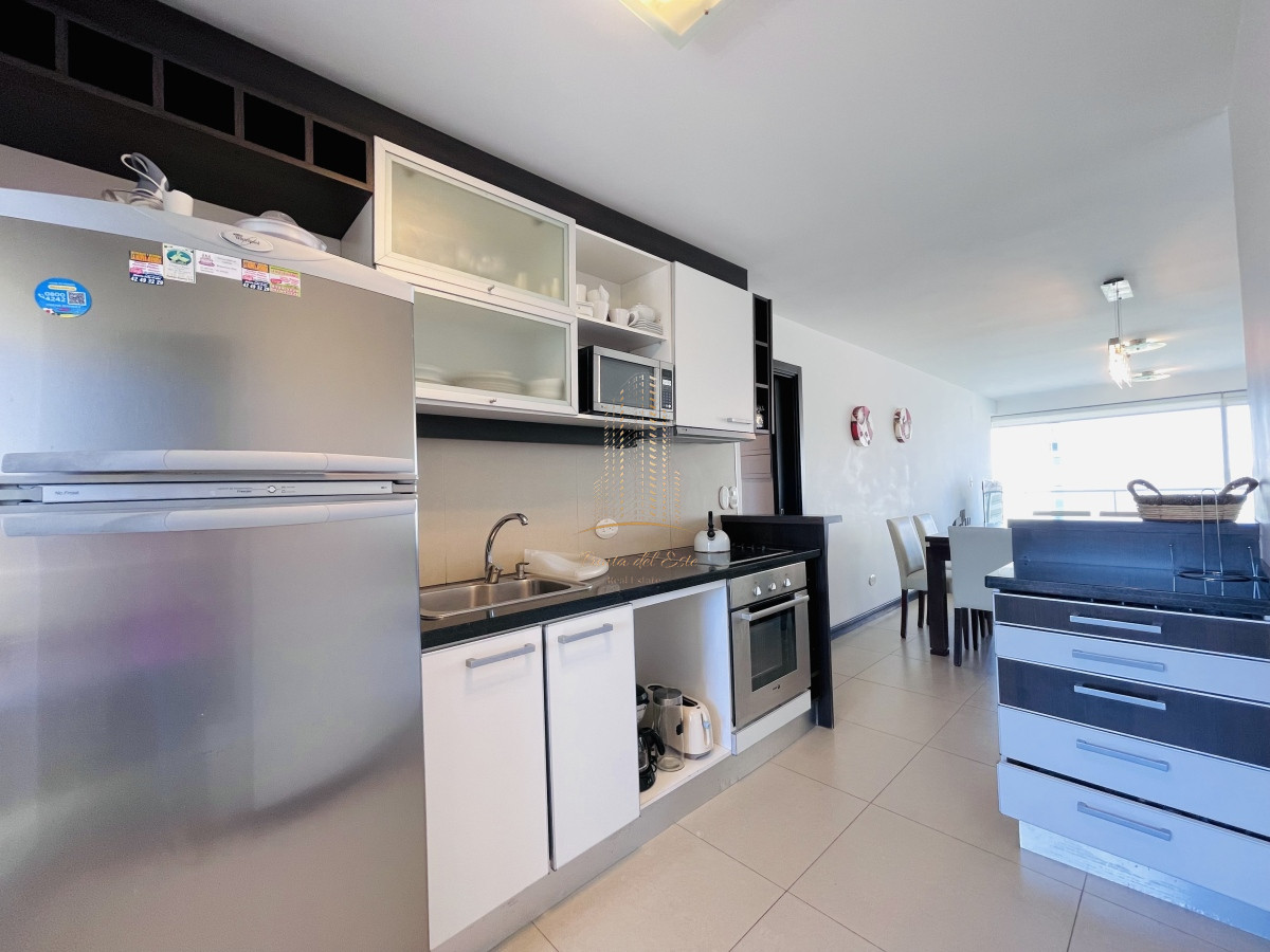 Apartamento ID.409 - Apartamento de 2 Dormitorios, Vista al Mar y Parrillero en Playa Mansa, Venta