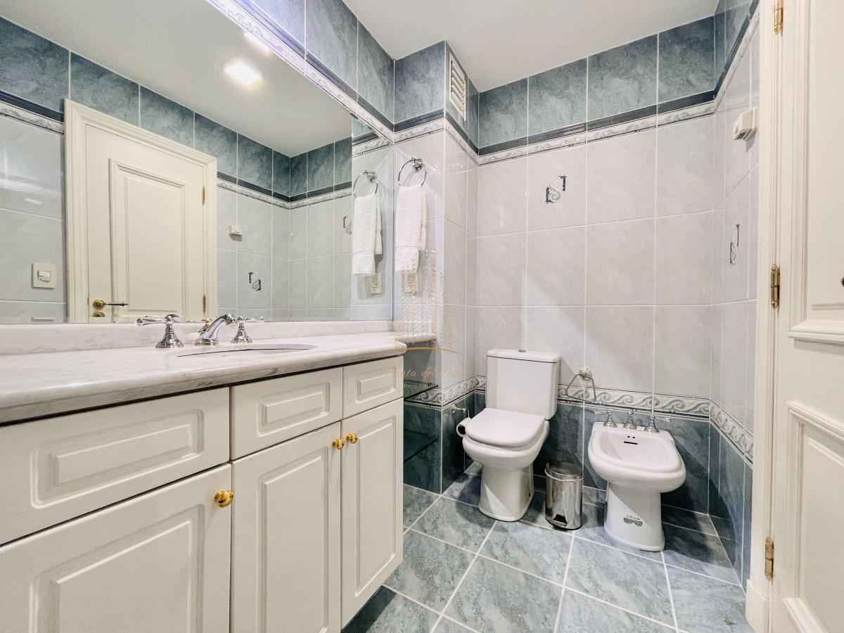 Apartamento ID.457 - Apartamento de 3 Dormitorios sobre Playa Mansa, en Venta y Alquiler, Punta del Este