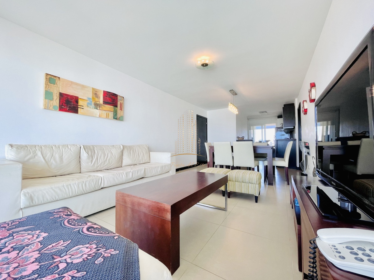 Apartamento ID.409 - Apartamento de 2 Dormitorios, Vista al Mar y Parrillero en Playa Mansa, Venta
