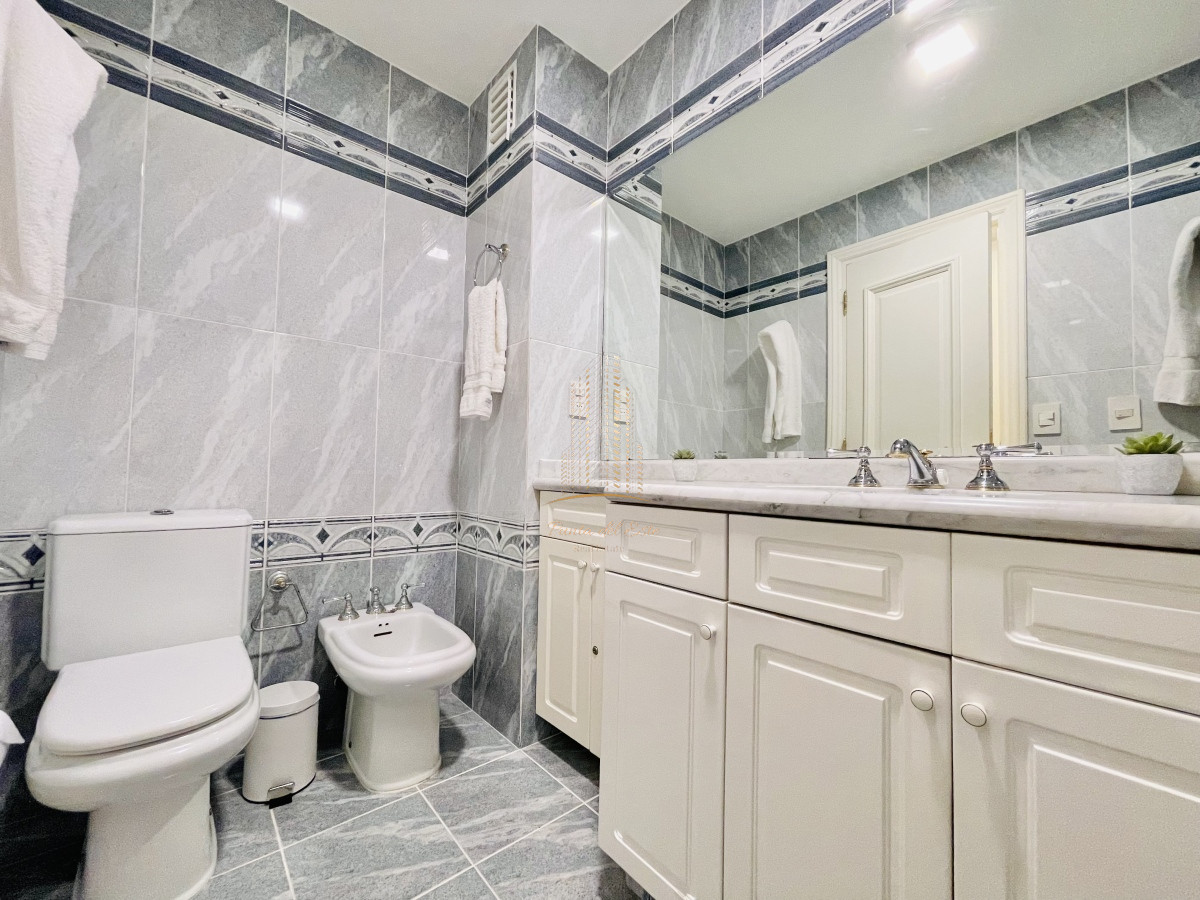 Apartamento ID.457 - Apartamento de 3 Dormitorios sobre Playa Mansa, en Venta y Alquiler, Punta del Este