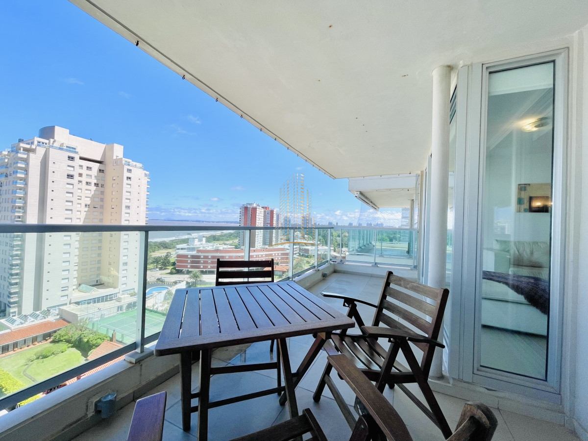 Apartamento ID.409 - Apartamento de 2 Dormitorios, Vista al Mar y Parrillero en Playa Mansa, Venta