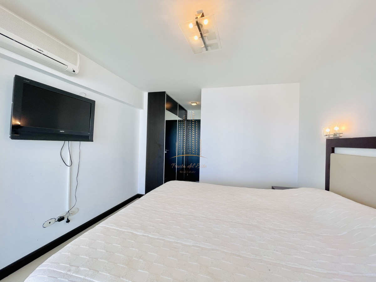 Apartamento ID.409 - Apartamento de 2 Dormitorios, Vista al Mar y Parrillero en Playa Mansa, Venta