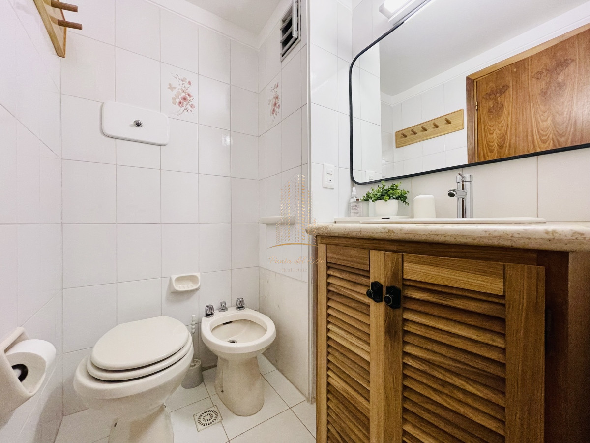 Apartamento ID.804 - Apartamento de 2 Dormitorios en playa El Emir, Punta del Este - Venta y Alquiler de Verano