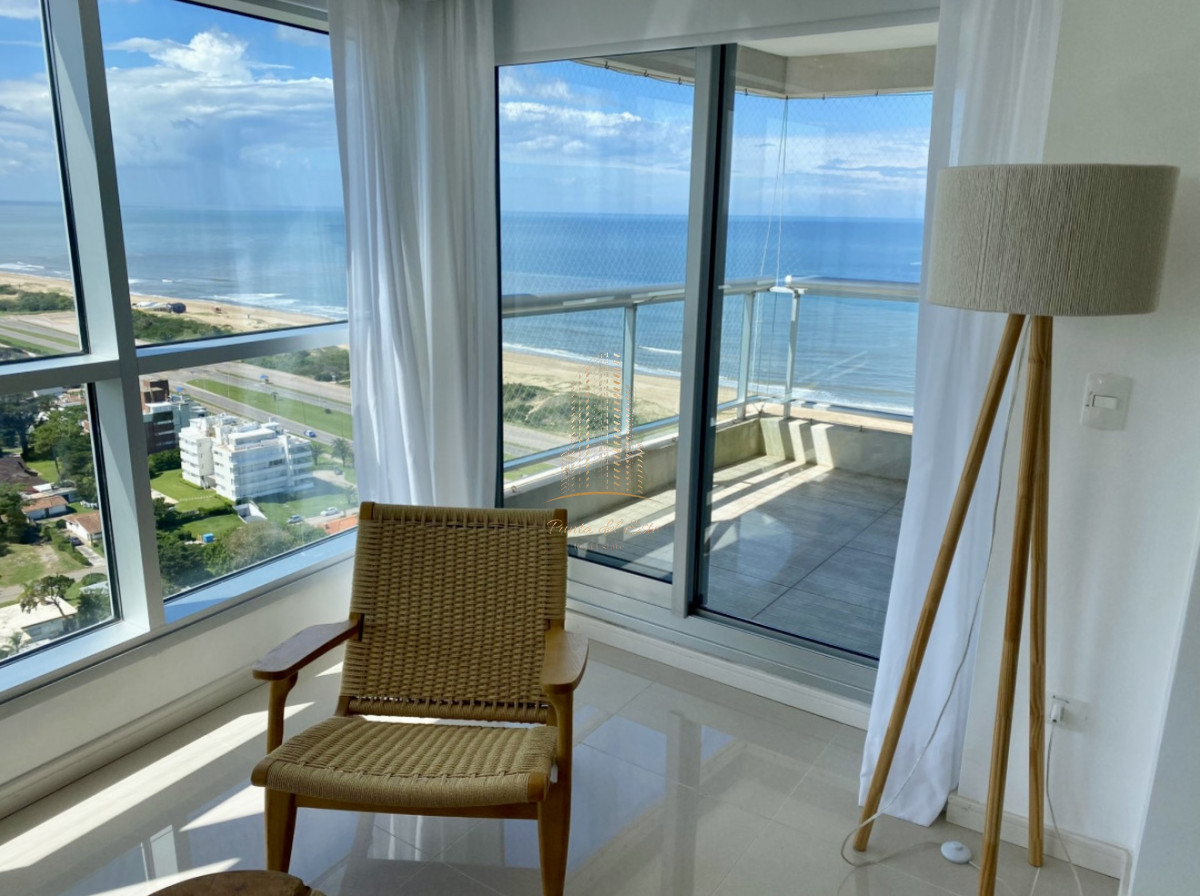 Apartamento ID.1050 - Alquiler temporal de apartamento piso alto de 2 dormitorios más servicio en playa brava 