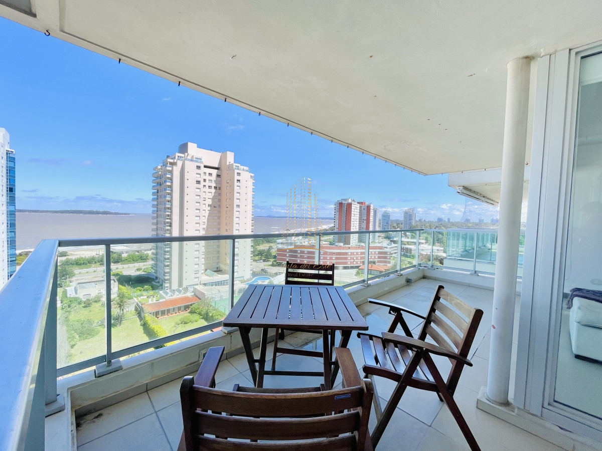 Apartamento ID.409 - Apartamento de 2 Dormitorios, Vista al Mar y Parrillero en Playa Mansa, Venta