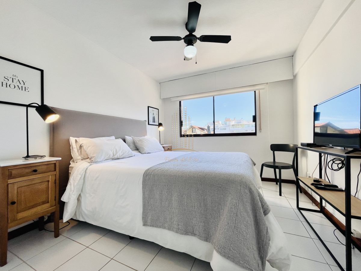 Apartamento ID.804 - Apartamento de 2 Dormitorios en playa El Emir, Punta del Este - Venta y Alquiler de Verano
