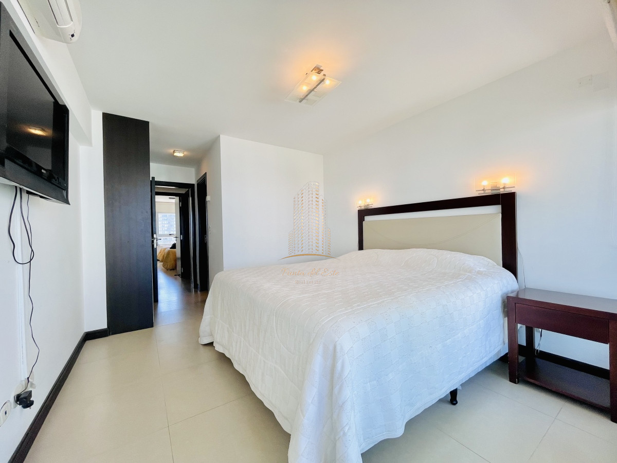 Apartamento ID.409 - Apartamento de 2 Dormitorios, Vista al Mar y Parrillero en Playa Mansa, Venta