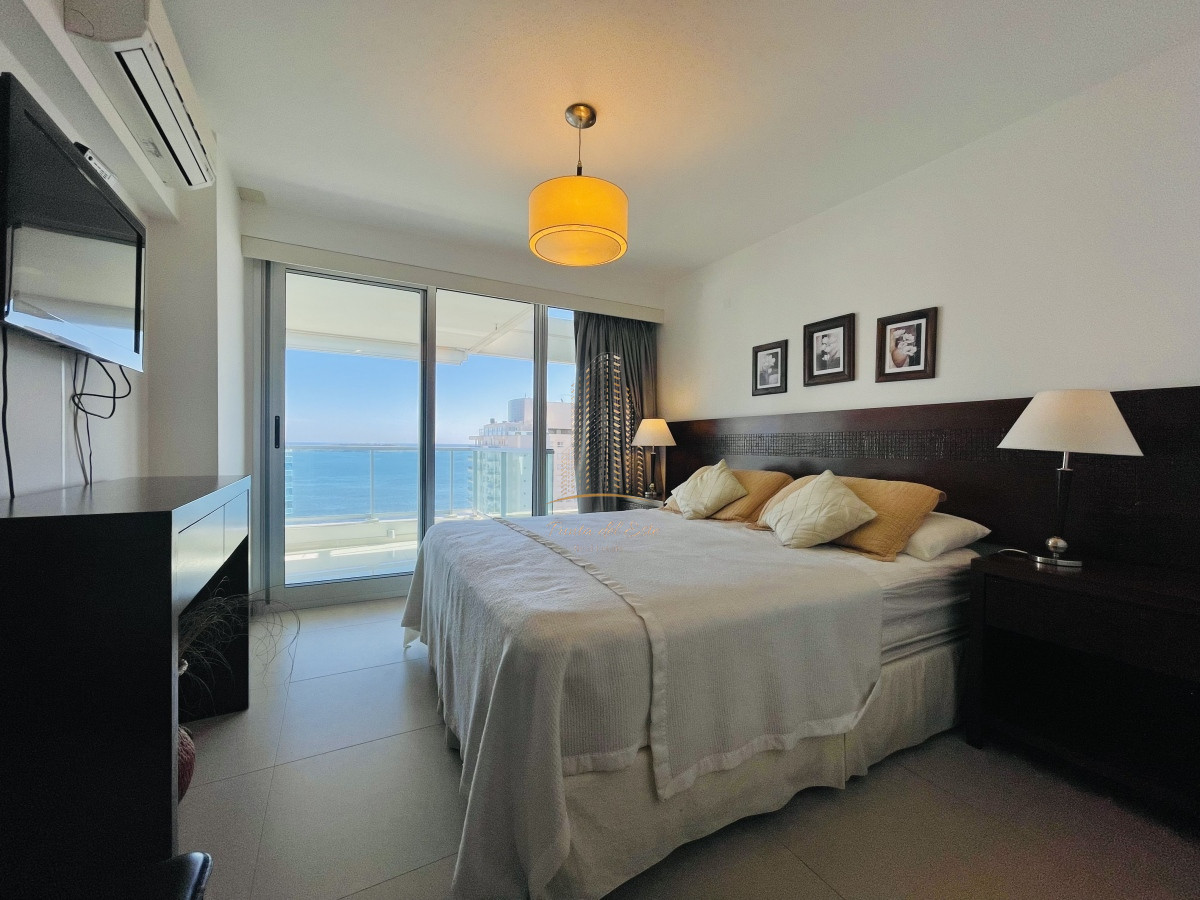 Apartamento ID.411 - Apartamento con Vista al Mar de 2 Dormitorios a Una Cuadra de la Playa, Punta del Este