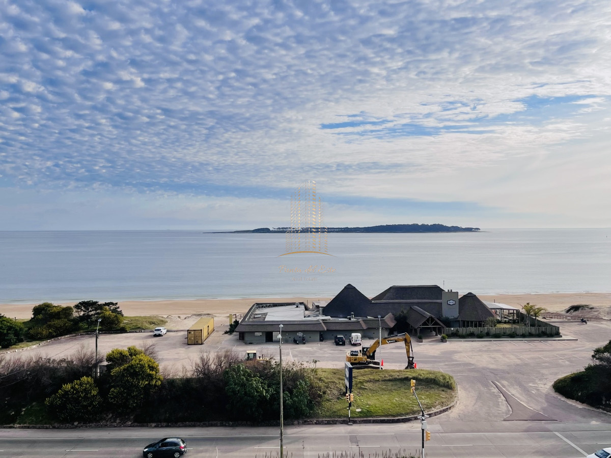 Apartamento ID.457 - Apartamento de 3 Dormitorios sobre Playa Mansa, en Venta y Alquiler, Punta del Este