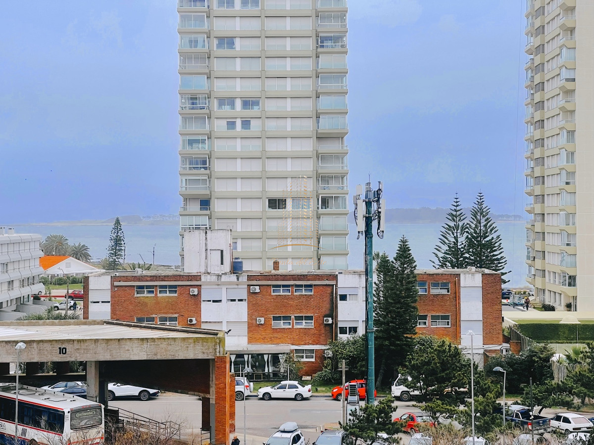 Apartamento ID.472 - Apartamento en venta frente al mar, Playa Brava Punta del Este