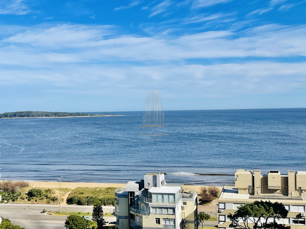 Apartamento ID.407 - Apartamento de 3 Dormitorios en Playa Mansa con Vista al Mar