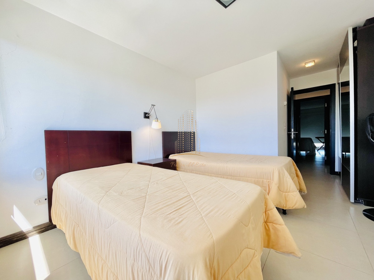 Apartamento ID.409 - Apartamento de 2 Dormitorios, Vista al Mar y Parrillero en Playa Mansa, Venta