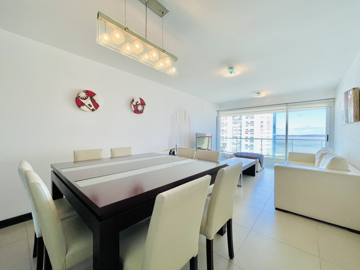 Apartamento ID.409 - Apartamento de 2 Dormitorios, Vista al Mar y Parrillero en Playa Mansa, Venta