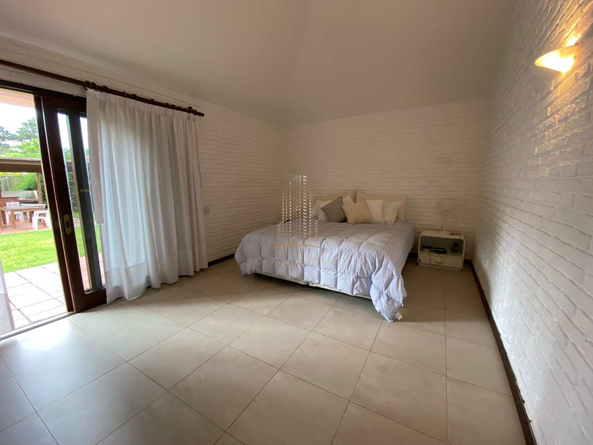 Casa ID.461 - Alquiler temporario de casa de tres dormitorios con piscina en Punta del Este