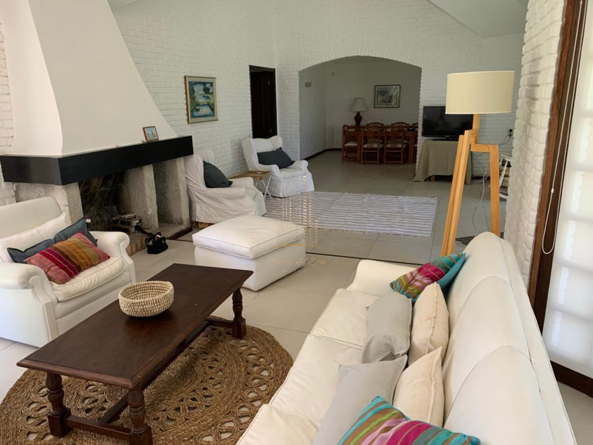 Casa ID.461 - Alquiler temporario de casa de tres dormitorios con piscina en Punta del Este